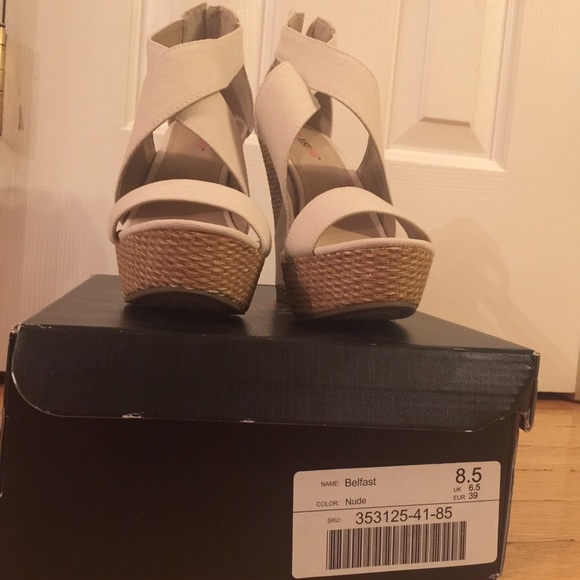 JustFab Belfast cream &tan zipper back wedges NWOT size 8 1/2 - Picture 8 of 8
